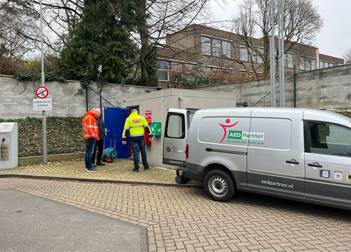 Rotonde in Arnhem voorzien van een AED