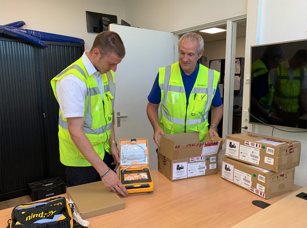 AED's worden gebruiksklaar gemaakt voor Roparun
